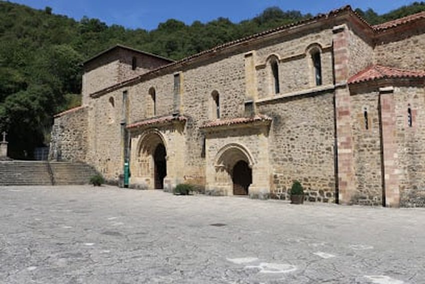 Monasterio e iglesia de Santo Toribio de Liébana