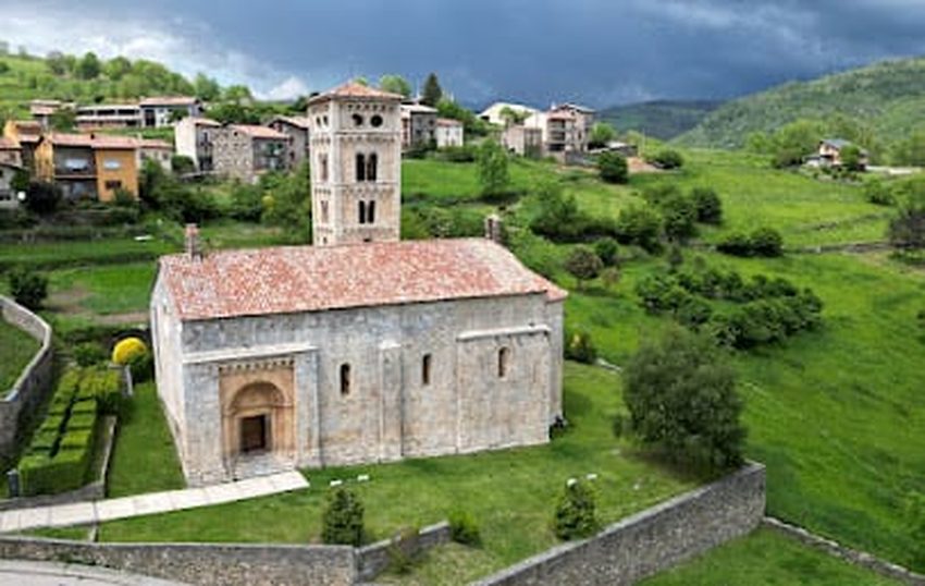 Iglesia de Santa Cecilia de Molló