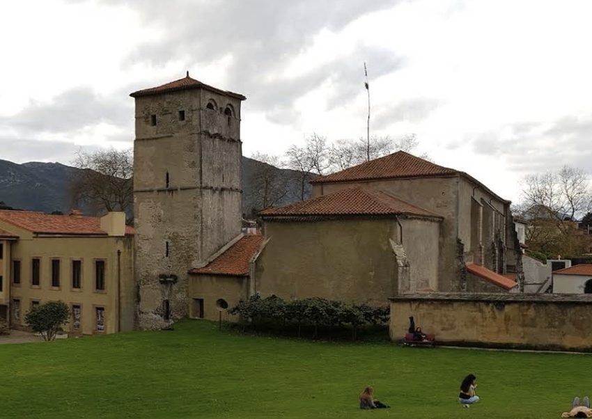Iglesia y torre de San Salvador