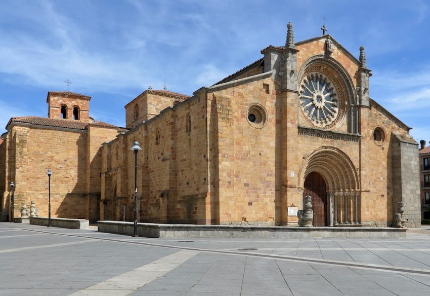 Iglesia de San Pedro / Iglesia de San Pedro Apóstol